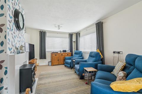 74 Leaves Spring, Stevenage, SG2 9BH
