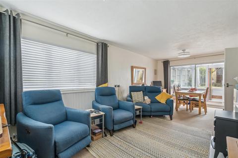 74 Leaves Spring, Stevenage, SG2 9BH
