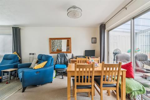 74 Leaves Spring, Stevenage, SG2 9BH