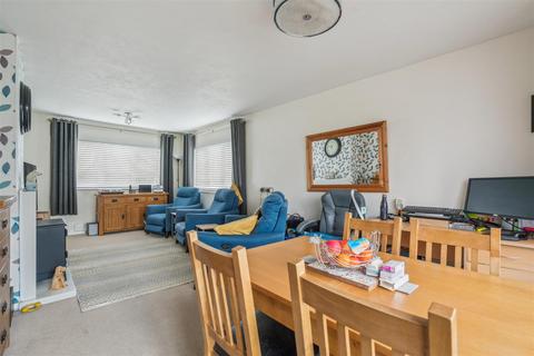 74 Leaves Spring, Stevenage, SG2 9BH