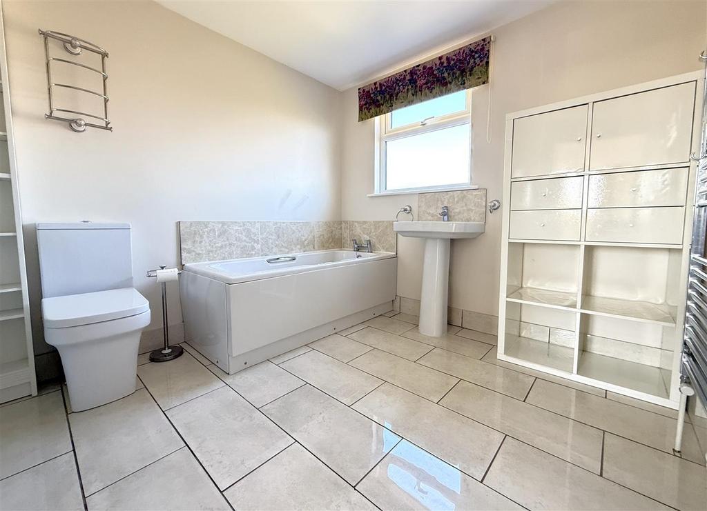 Bath/shower room