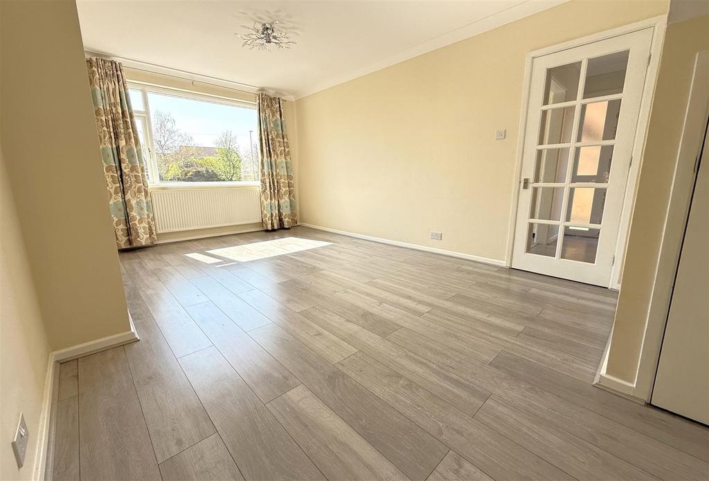 Sitting/dining room