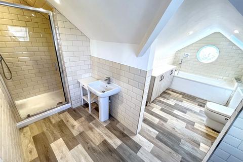 3 Eden Walk, Leeds, LS4 2TE
