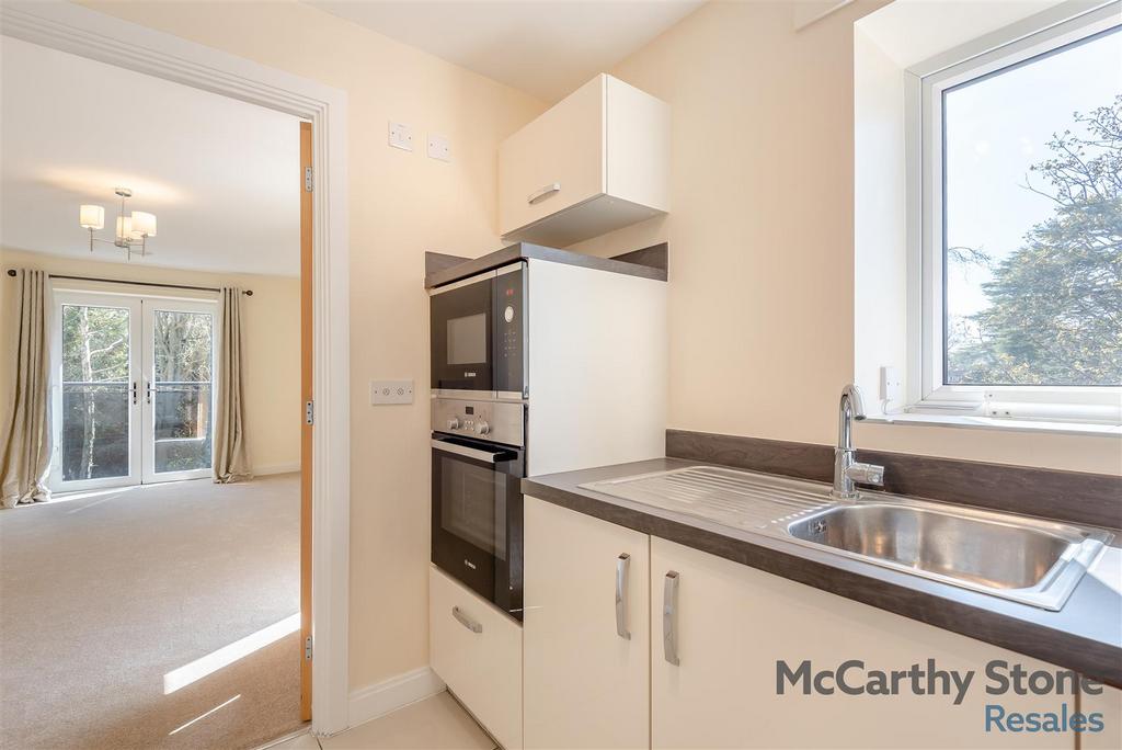 8642416-interior17.jpg