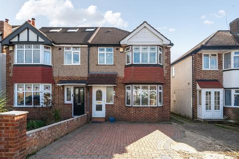 27 Collins Drive, Ruislip, HA4 9EL