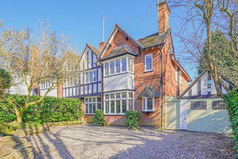 5 bedroom semi-detached house for sale