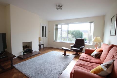 25 Linden Court, Leatherhead, KT22 7JG