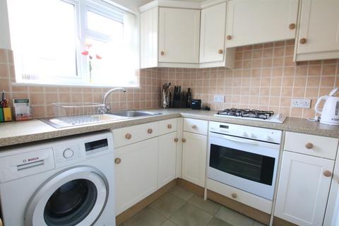 25 Linden Court, Leatherhead, KT22 7JG