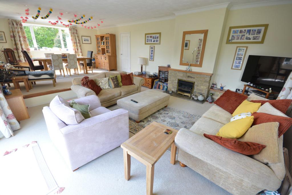 Lounge/dining room