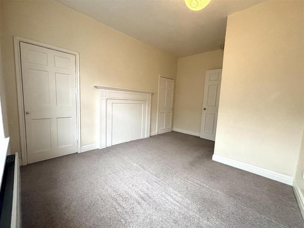 Bed 3b.jpg