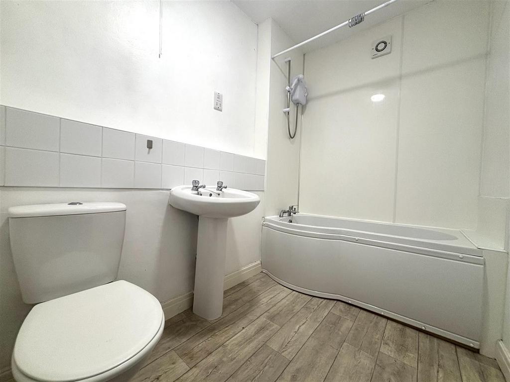 Bathroom 3b.jpg