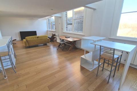 3 bedroom flat to rent, Richmond Place, Brighton BN2