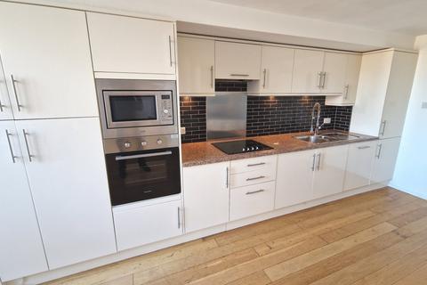 3 bedroom flat to rent, Richmond Place, Brighton BN2