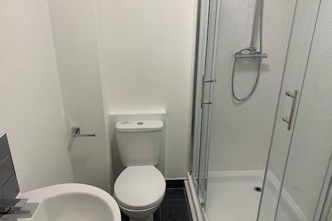 2 bedroom flat to rent, The Balbirs, Portswood Road, SO17 2BN