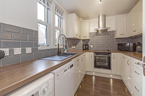 8 Fidlers Close, Bamford, Hope Valley, S33 0BZ