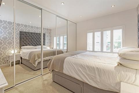 8 Fidlers Close, Bamford, Hope Valley, S33 0BZ