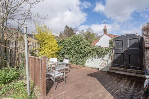 10 Moss Road, Tillicoultry, FK13 6NS