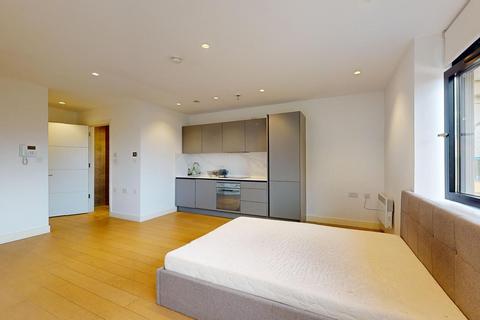 Studio to rent, New Horizons Court