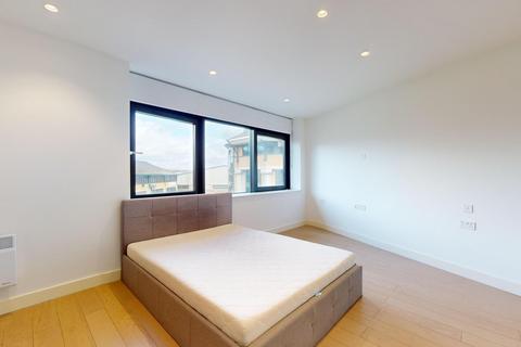 Studio to rent, New Horizons Court