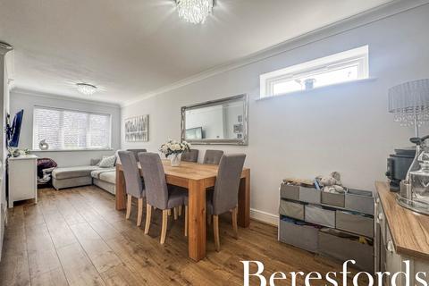 10 Blakeborough Drive, Harold Wood, Romford, RM3 0WS