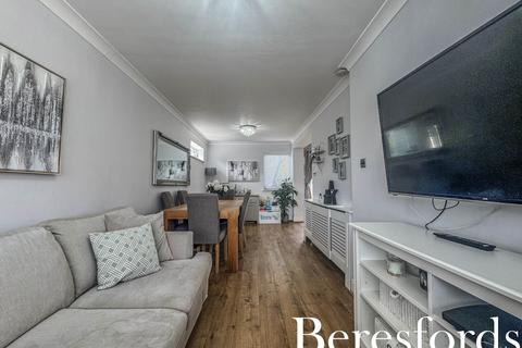 10 Blakeborough Drive, Harold Wood, Romford, RM3 0WS