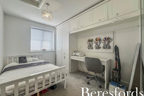 10 Blakeborough Drive, Harold Wood, Romford, RM3 0WS