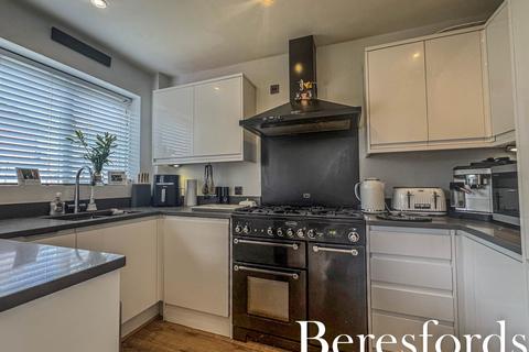 10 Blakeborough Drive, Harold Wood, Romford, RM3 0WS