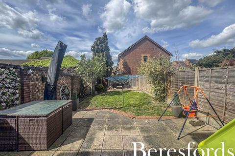 10 Blakeborough Drive, Harold Wood, Romford, RM3 0WS