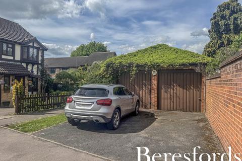 10 Blakeborough Drive, Harold Wood, Romford, RM3 0WS