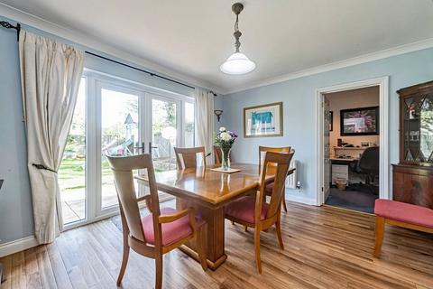 4 bedroom detached house for sale, Park View, Reading RG7