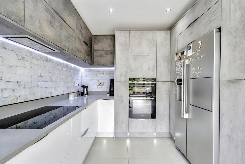 Kitchen 1 2.jpeg