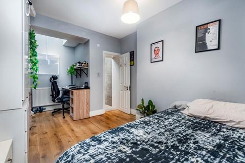Basement Flat, 5 Larden Road, London, W3 7ST