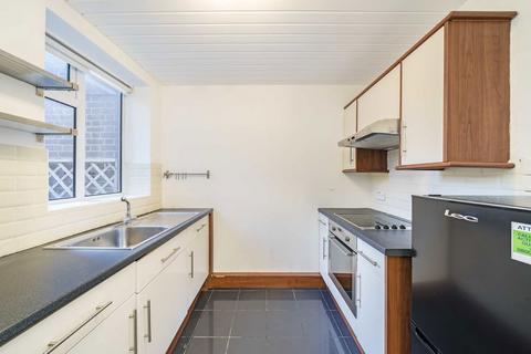 2 bedroom flat for sale, Rosemary Gardens, London SW14