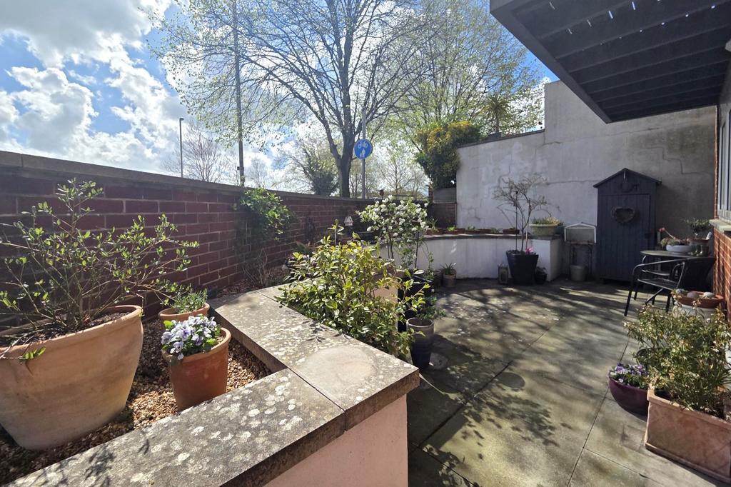 Courtyard garden