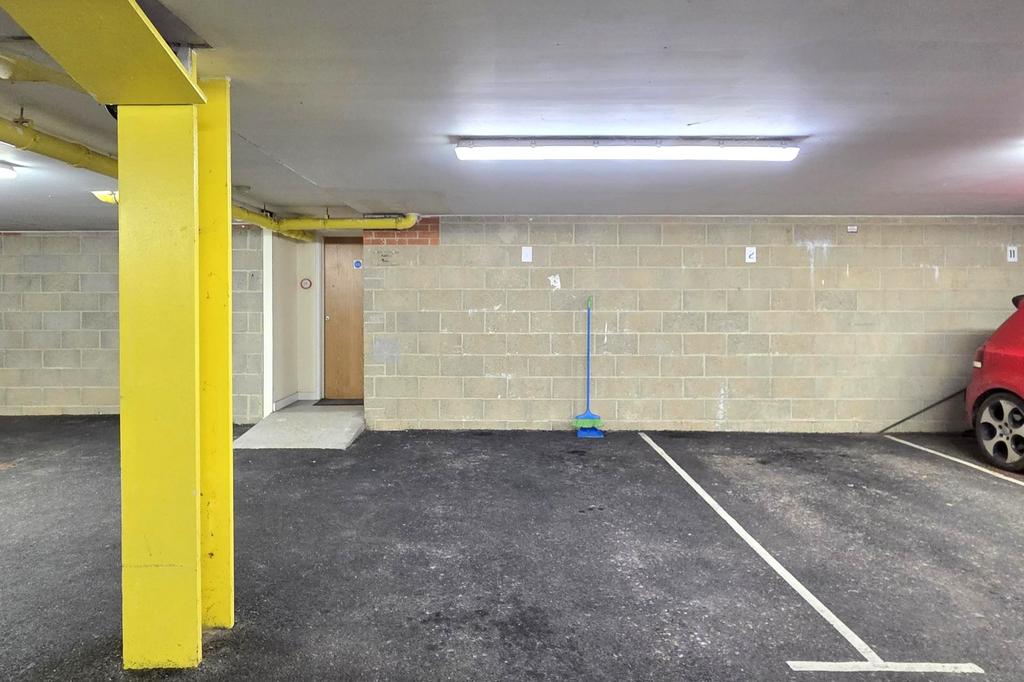 PARKING &amp; ENTRANCE
