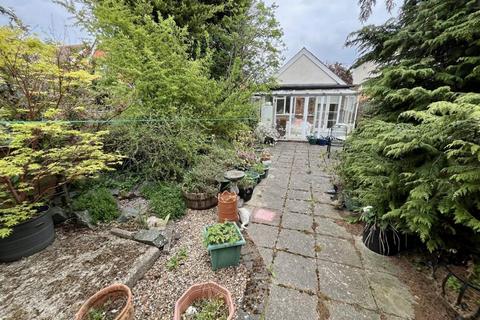 2 bedroom detached bungalow for sale, Green Lane, Thatcham RG19