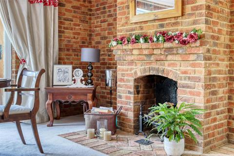 Briar Glen Ship Road, West Hanningfield, Chelmsford, CM2 8UZ