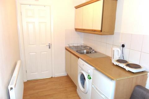 Studio to rent, Clark Way, Hounslow TW5
