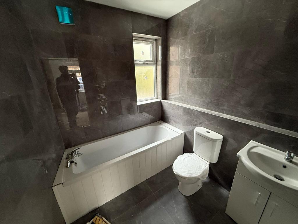 Modern 1-Bedroom Home on Chadwell Heath High Road