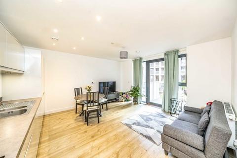 2 bedroom flat for sale, Lakeside Drive, London NW10