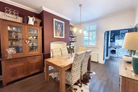 2 bedroom end of terrace house to rent, Hazelhurst Road, Manchester M28