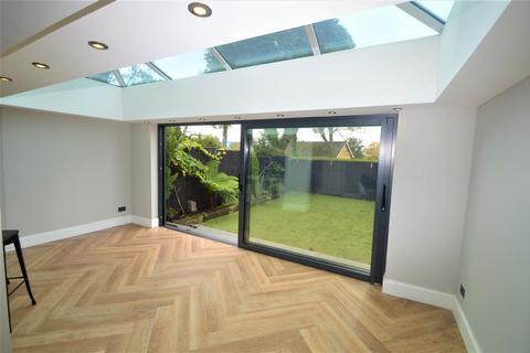 5 bedroom townhouse to rent, Parkside, Buckhurst Hill, IG9