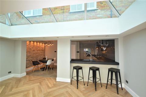 5 bedroom townhouse to rent, Parkside, Buckhurst Hill, IG9