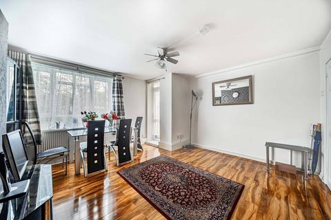 4 bedroom flat to rent, Weir Road, Balham, London, SW12