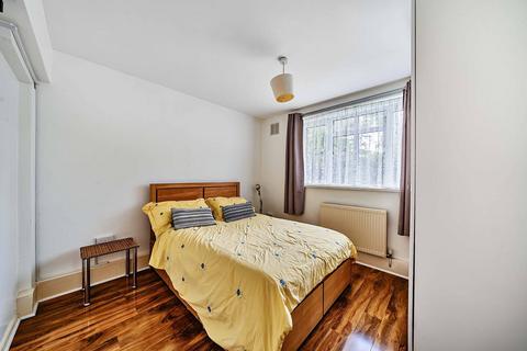 4 bedroom flat to rent, Weir Road, Balham, London, SW12