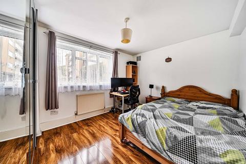 4 bedroom flat to rent, Weir Road, Balham, London, SW12