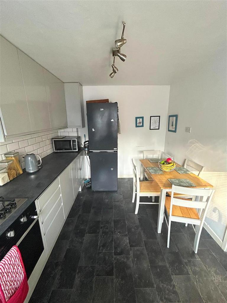Kitchen2.jpg