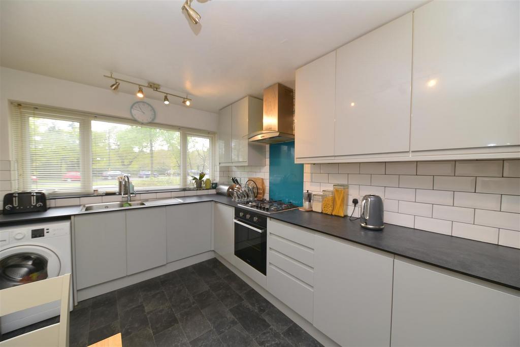Kitchen2.JPG