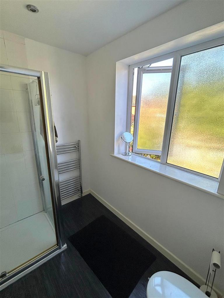 Ensuite1.jpg