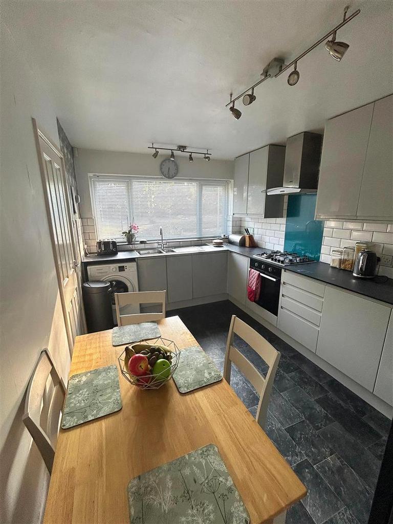Kitchen3.jpg